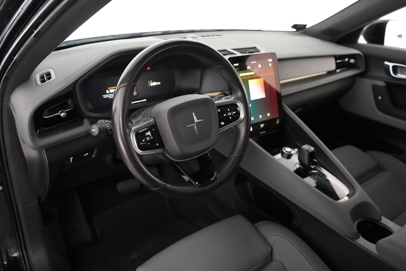 Polestar 2 2021 Long Range Dual Motor, 300kW, 78kWh *Koukku / ACC / H&K / Lasikatto / Muistipenkki* - Suomi-auto / SOH 89.6% / Kahdet renkaat OEM vantein / Säntillinen huoltohistoria