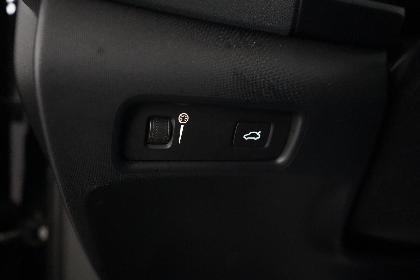 Polestar 2 2021 Long Range Dual Motor, 300kW, 78kWh *Koukku / ACC / H&K / Lasikatto / Muistipenkki* - Suomi-auto / SOH 89.6% / Kahdet renkaat OEM vantein / Säntillinen huoltohistoria