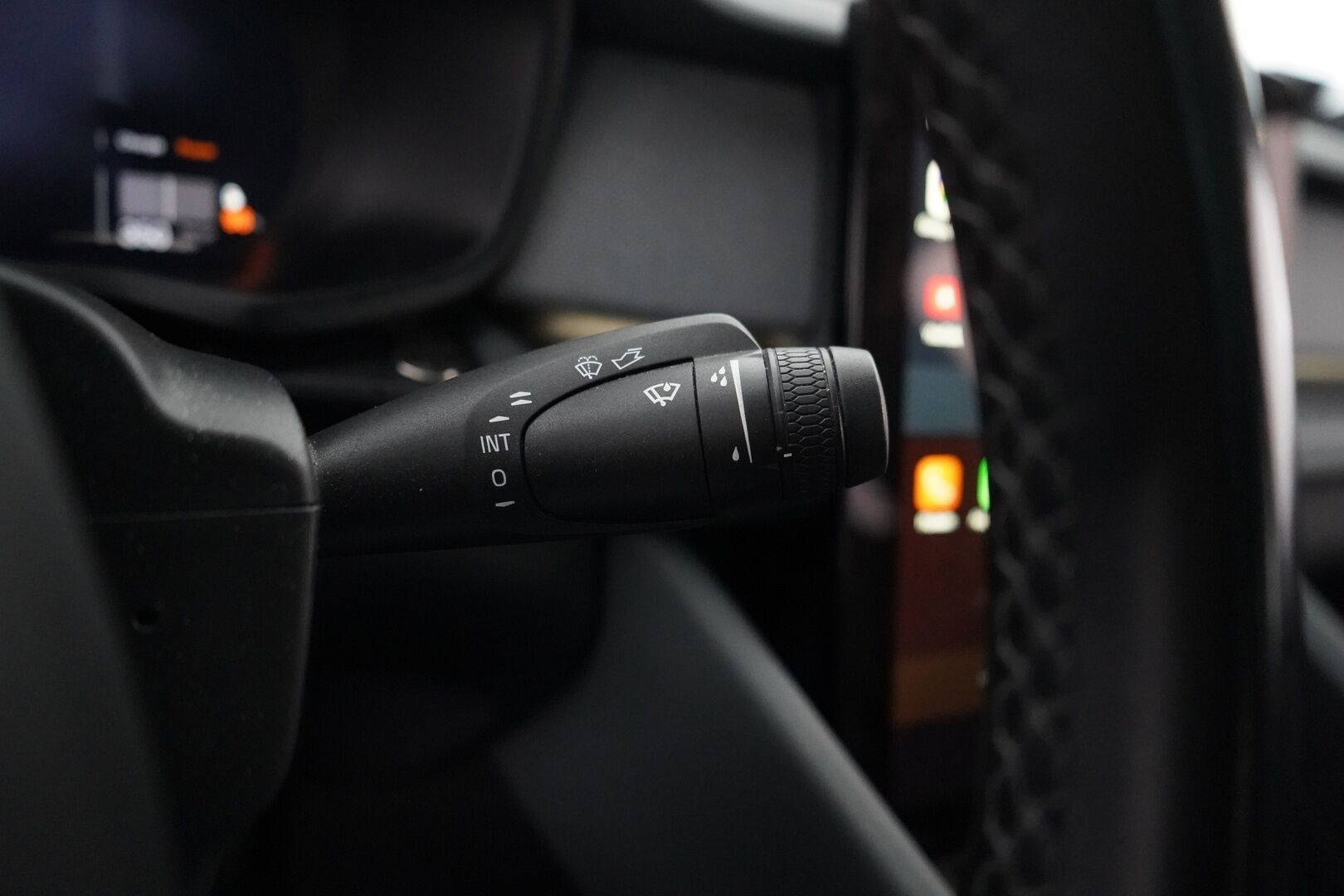 Polestar 2 2021 Long Range Dual Motor, 300kW, 78kWh *Koukku / ACC / H&K / Lasikatto / Muistipenkki* - Suomi-auto / SOH 89.6% / Kahdet renkaat OEM vantein / Säntillinen huoltohistoria