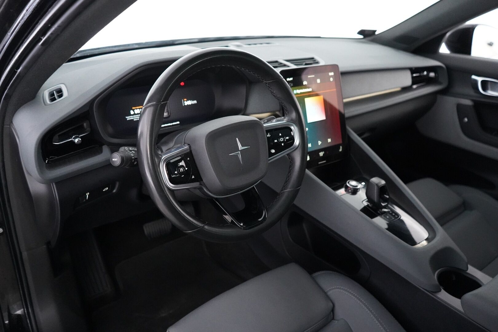 Polestar 2 2021 Long Range Dual Motor, 300kW, 78kWh *Koukku / ACC / H&K / Lasikatto / Muistipenkki* - Suomi-auto / SOH 89.6% / Kahdet renkaat OEM vantein / Säntillinen huoltohistoria