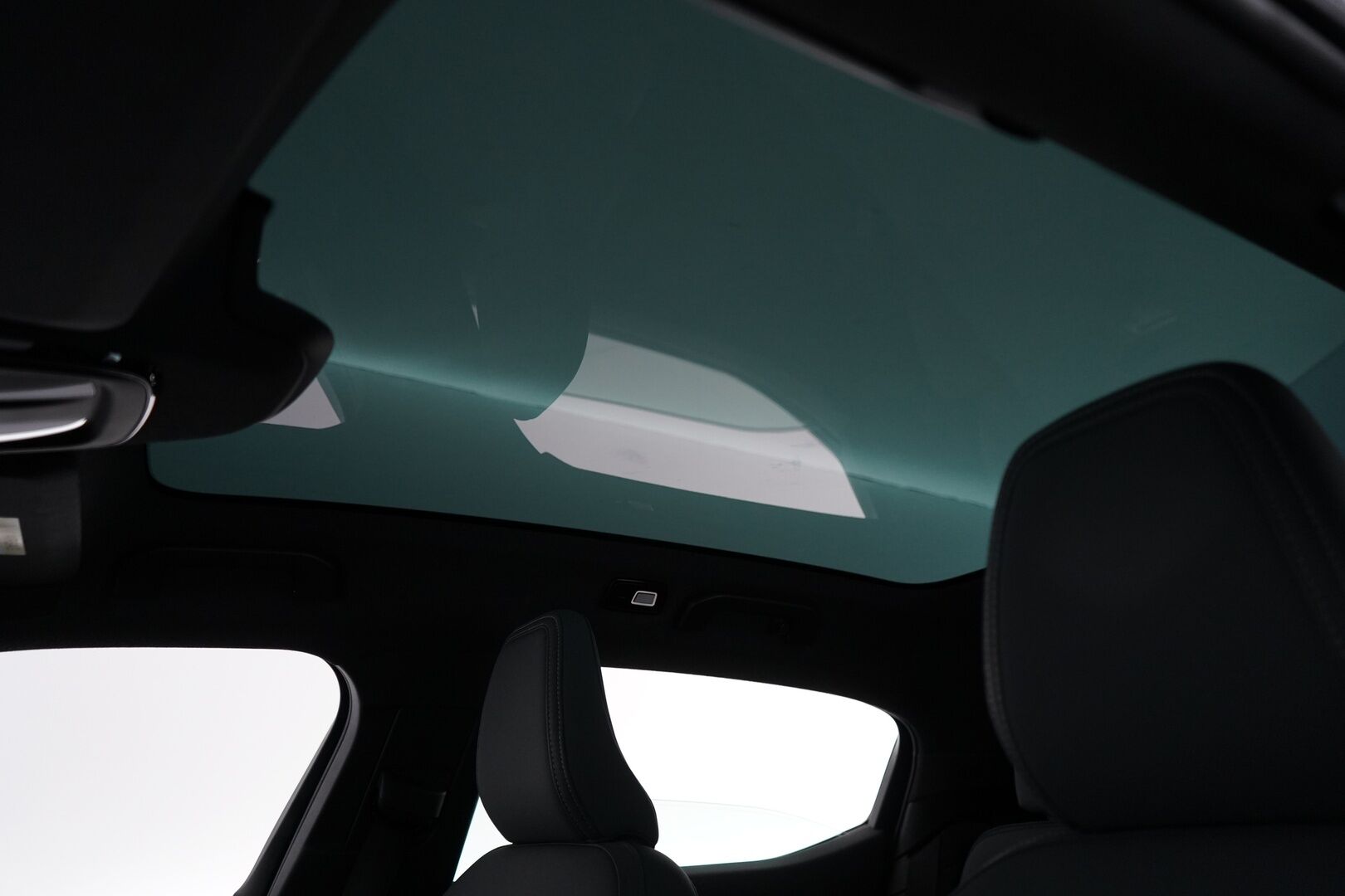 Polestar 2 2021 Long Range Dual Motor, 300kW, 78kWh *Koukku / ACC / H&K / Lasikatto / Muistipenkki* - Suomi-auto / SOH 89.6% / Kahdet renkaat OEM vantein / Säntillinen huoltohistoria