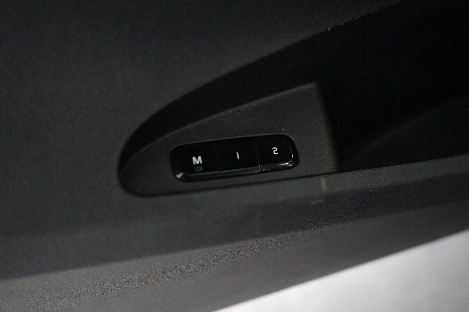 Polestar 2 2021 Long Range Dual Motor, 300kW, 78kWh *Koukku / ACC / H&K / Lasikatto / Muistipenkki* - Suomi-auto / SOH 89.6% / Kahdet renkaat OEM vantein / Säntillinen huoltohistoria - HULLUT AVAJAISHULINAT KORKOTARJOUS 3,29 %