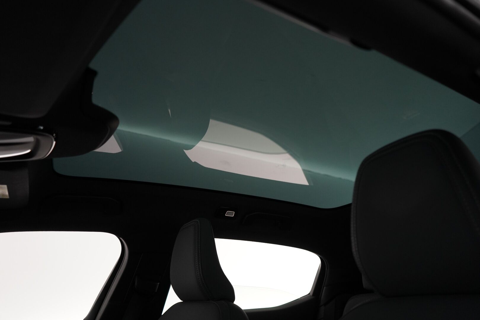 Polestar 2 2021 Long Range Dual Motor, 300kW, 78kWh *Koukku / ACC / H&K / Lasikatto / Muistipenkki* - Suomi-auto / SOH 89.6% / Kahdet renkaat OEM vantein / Säntillinen huoltohistoria