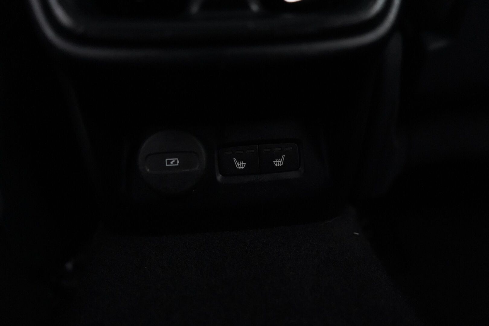 Polestar 2 2021 Long Range Dual Motor, 300kW, 78kWh *Koukku / ACC / H&K / Lasikatto / Muistipenkki* - Suomi-auto / SOH 89.6% / Kahdet renkaat OEM vantein / Säntillinen huoltohistoria