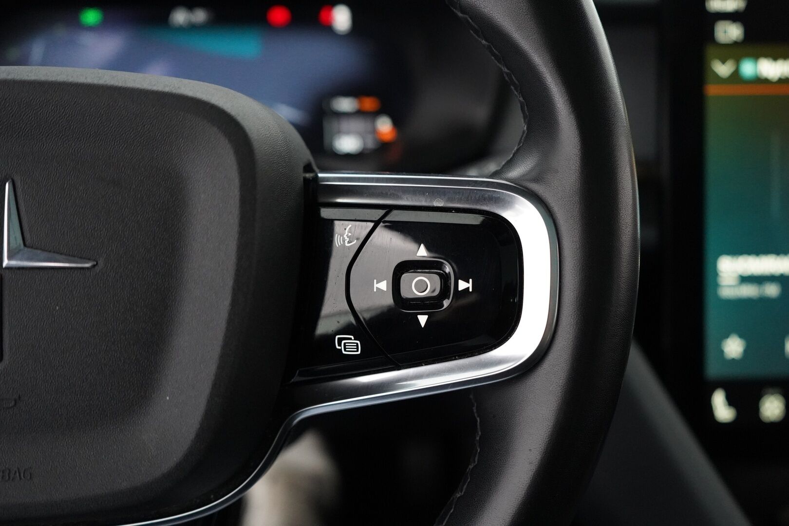 Polestar 2 2021 Long Range Dual Motor, 300kW, 78kWh *Koukku / ACC / H&K / Lasikatto / Muistipenkki* - Suomi-auto / SOH 89.6% / Kahdet renkaat OEM vantein / Säntillinen huoltohistoria - HULLUT AVAJAISHULINAT KORKOTARJOUS 3,29 %