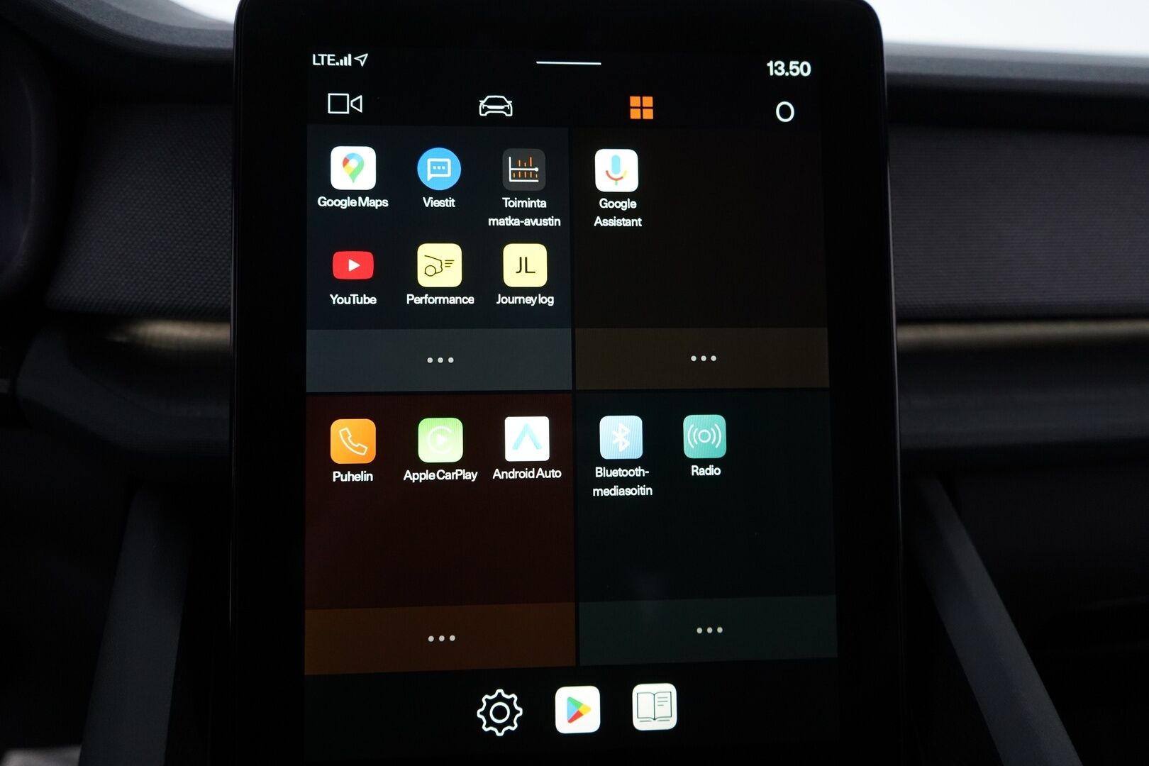 Polestar 2 2021 Long Range Dual Motor, 300kW, 78kWh *Koukku / ACC / H&K / Lasikatto / Muistipenkki* - Suomi-auto / SOH 89.6% / Kahdet renkaat OEM vantein / Säntillinen huoltohistoria