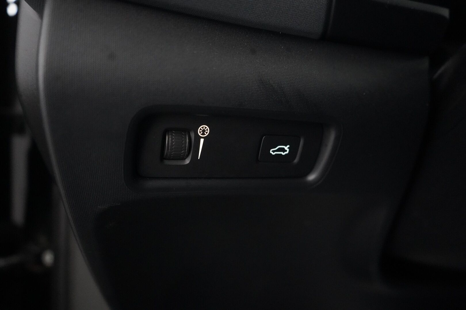 Polestar 2 2021 Long Range Dual Motor, 300kW, 78kWh *Koukku / ACC / H&K / Lasikatto / Muistipenkki* - Suomi-auto / SOH 89.6% / Kahdet renkaat OEM vantein / Säntillinen huoltohistoria - HULLUT AVAJAISHULINAT KORKOTARJOUS 3,29 %