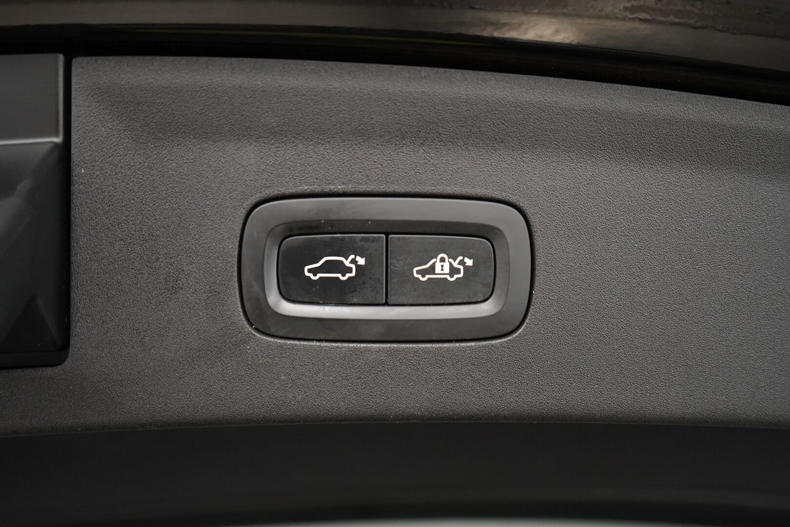 Polestar 2 2021 Long Range Dual Motor, 300kW, 78kWh *Koukku / ACC / H&K / Lasikatto / Muistipenkki* - Suomi-auto / SOH 89.6% / Kahdet renkaat OEM vantein / Säntillinen huoltohistoria