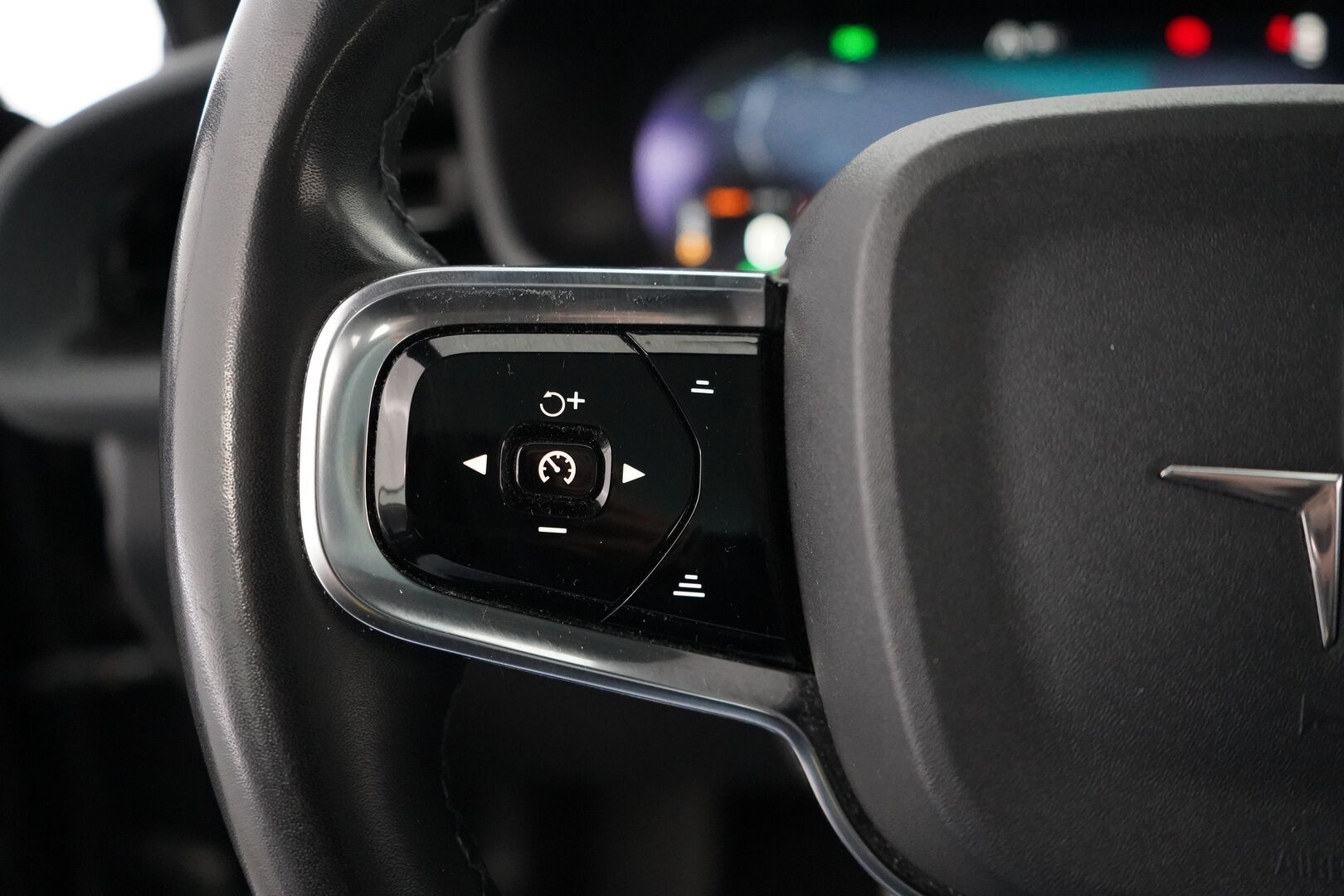 Polestar 2 2021 Long Range Dual Motor, 300kW, 78kWh *Koukku / ACC / H&K / Lasikatto / Muistipenkki* - Suomi-auto / SOH 89.6% / Kahdet renkaat OEM vantein / Säntillinen huoltohistoria