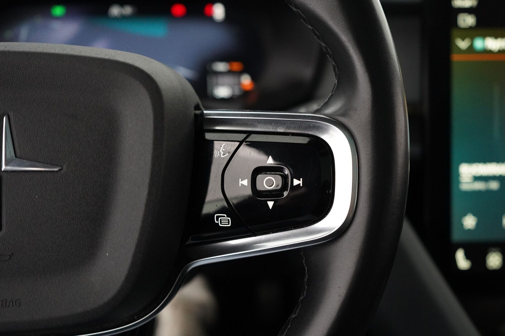 Polestar 2 2021 Long Range Dual Motor, 300kW, 78kWh *Koukku / ACC / H&K / Lasikatto / Muistipenkki* - Suomi-auto / SOH 89.6% / Kahdet renkaat OEM vantein / Säntillinen huoltohistoria