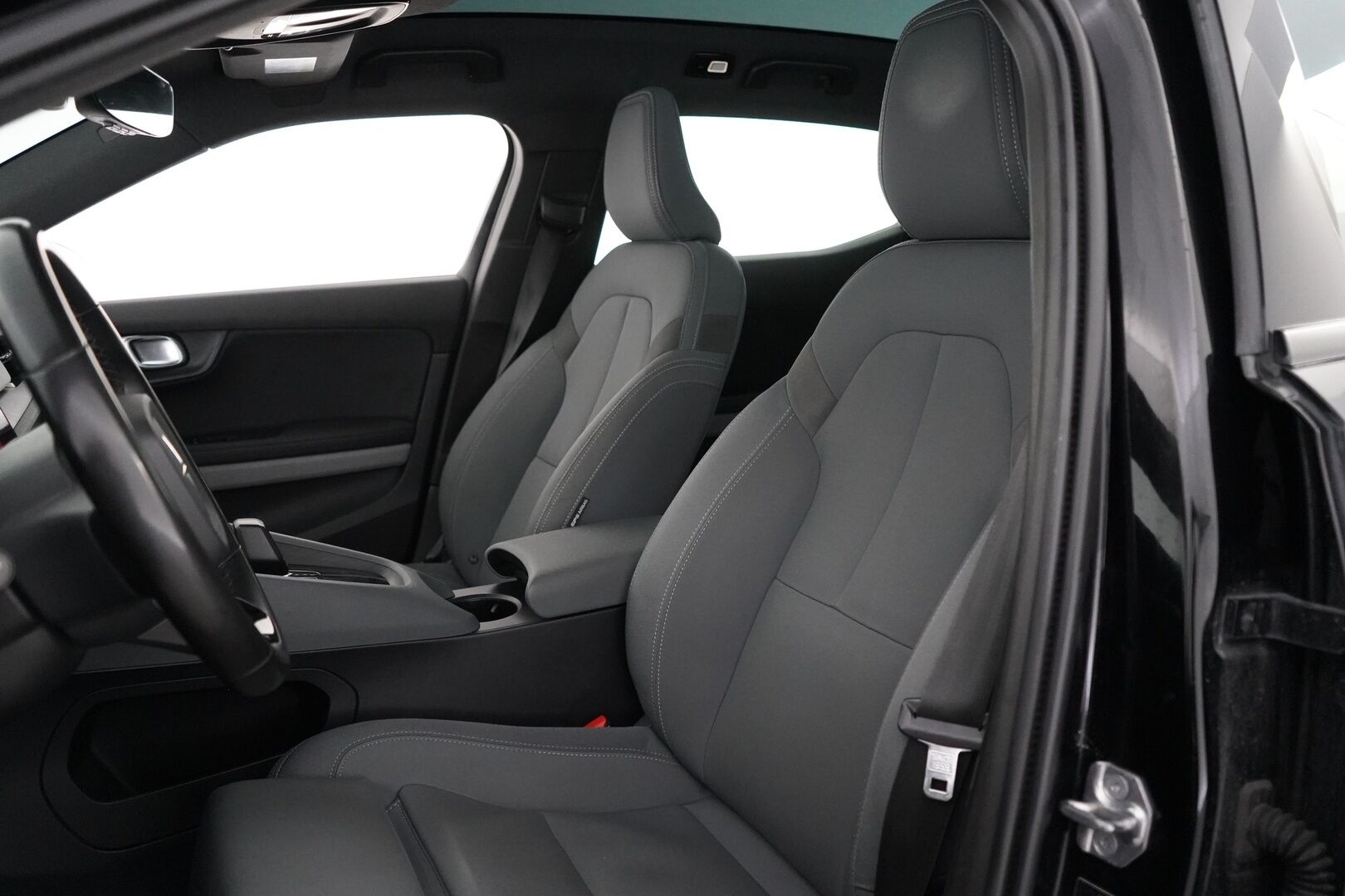 Polestar 2 2021 Long Range Dual Motor, 300kW, 78kWh *Koukku / ACC / H&K / Lasikatto / Muistipenkki* - Suomi-auto / SOH 89.6% / Kahdet renkaat OEM vantein / Säntillinen huoltohistoria