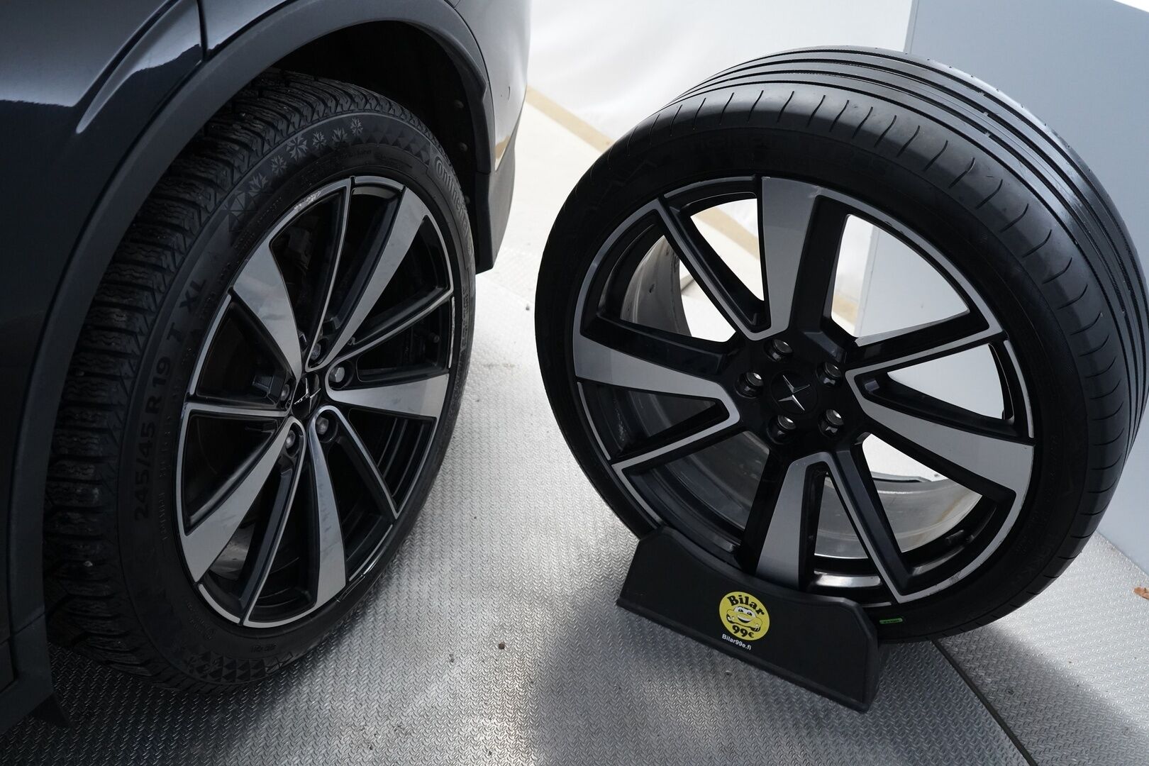 Polestar 2 2021 Long Range Dual Motor, 300kW, 78kWh *Koukku / ACC / H&K / Lasikatto / Muistipenkki* - Suomi-auto / SOH 89.6% / Kahdet renkaat OEM vantein / Säntillinen huoltohistoria