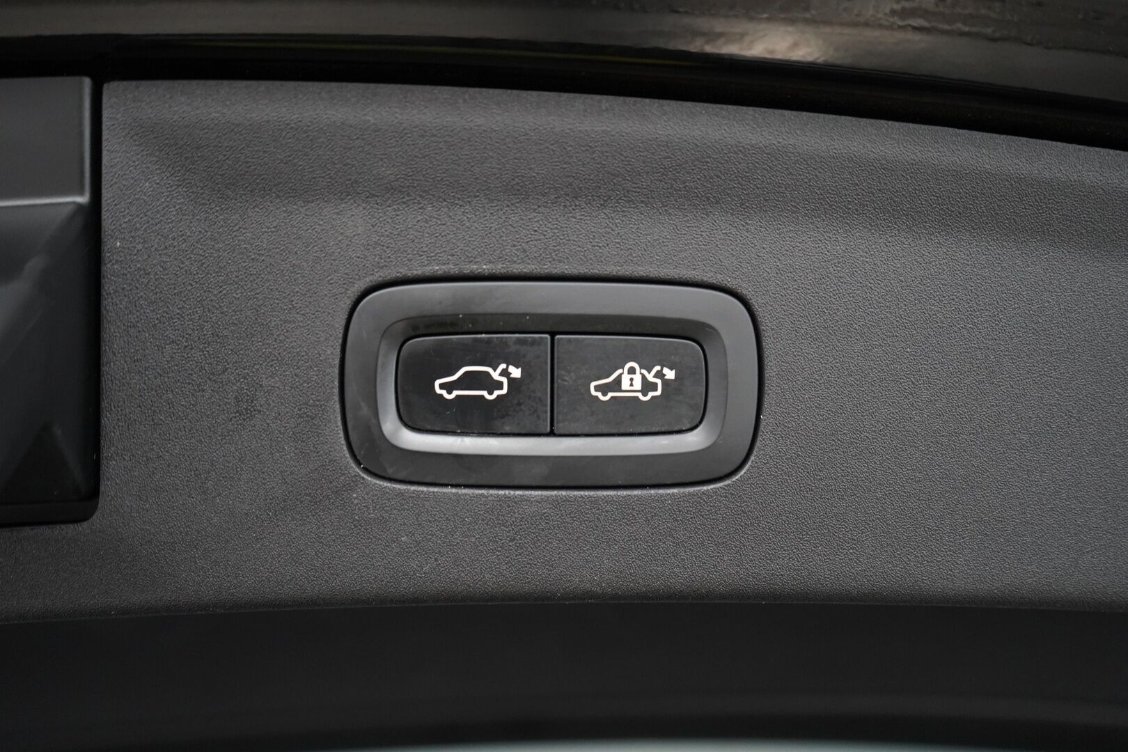 Polestar 2 2021 Long Range Dual Motor, 300kW, 78kWh *Koukku / ACC / H&K / Lasikatto / Muistipenkki* - Suomi-auto / SOH 89.6% / Kahdet renkaat OEM vantein / Säntillinen huoltohistoria