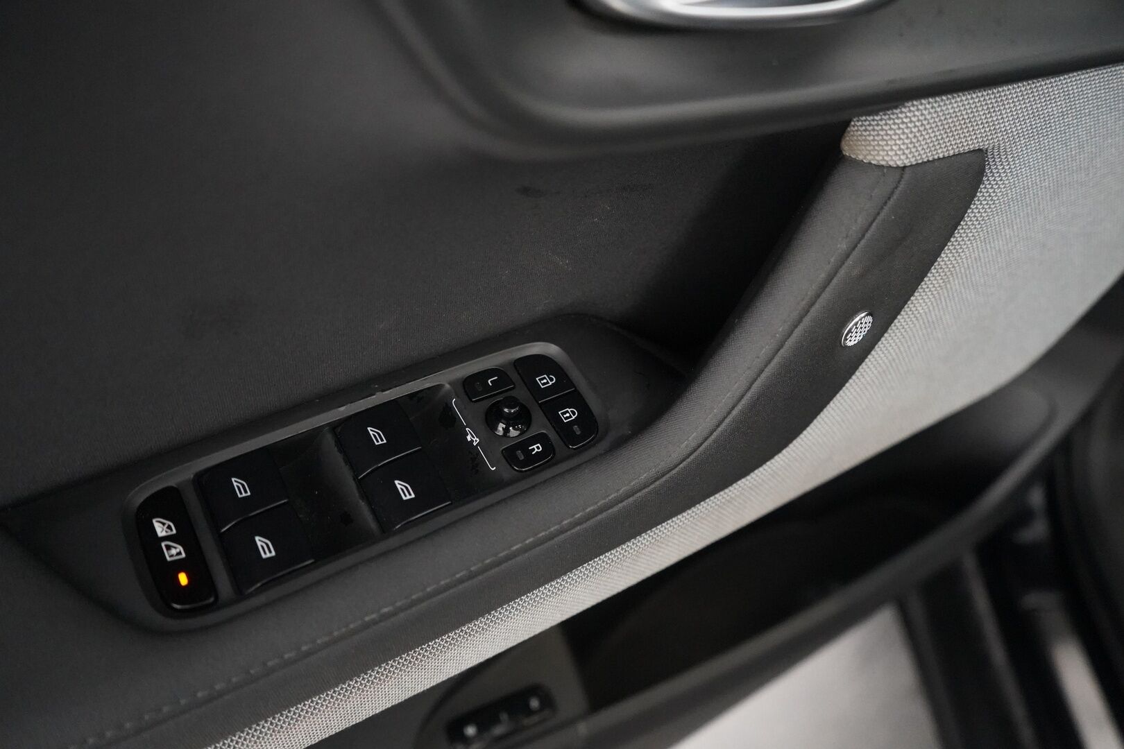 Polestar 2 2021 Long Range Dual Motor, 300kW, 78kWh *Koukku / ACC / H&K / Lasikatto / Muistipenkki* - Suomi-auto / SOH 89.6% / Kahdet renkaat OEM vantein / Säntillinen huoltohistoria