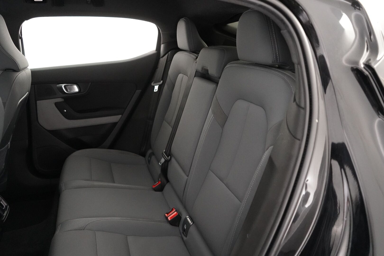 Polestar 2 2021 Long Range Dual Motor, 300kW, 78kWh *Koukku / ACC / H&K / Lasikatto / Muistipenkki* - Suomi-auto / SOH 89.6% / Kahdet renkaat OEM vantein / Säntillinen huoltohistoria