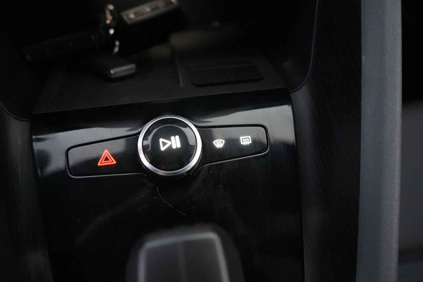 Polestar 2 2021 Long Range Dual Motor, 300kW, 78kWh *Koukku / ACC / H&K / Lasikatto / Muistipenkki* - Suomi-auto / SOH 89.6% / Kahdet renkaat OEM vantein / Säntillinen huoltohistoria