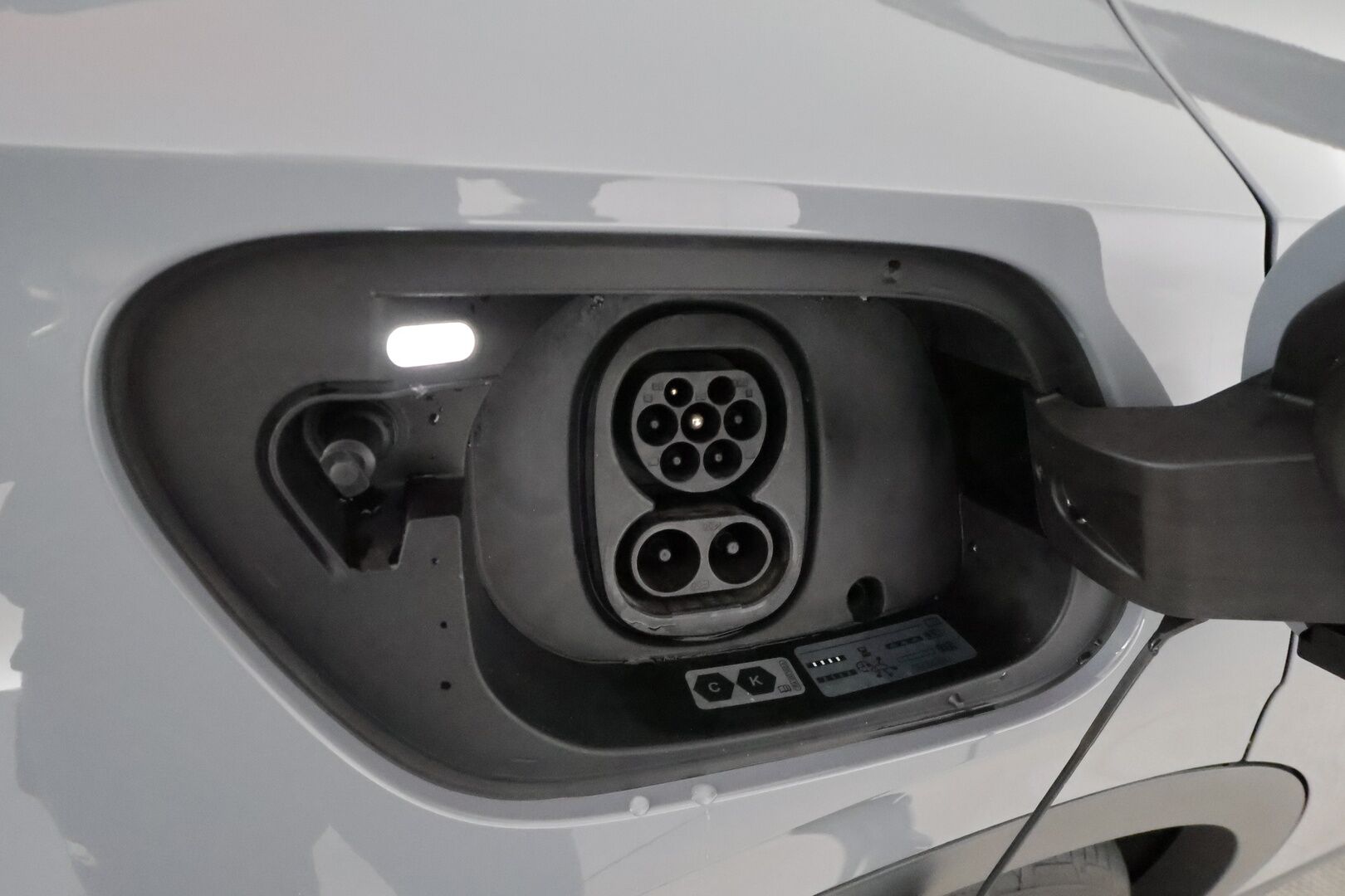 Volkswagen ID.4 2021 Pro Performance Tech 150 kW **ILP / ACC / Matrix-LED / P.kamera / Hierovat Sporttipenkit Muistilla /  Navi / Keyless** - 3,99 % KORKOTARJOUS TÄHÄN AUTOON 21.9. ASTI! - 1.om Suomi-auto / 2x Latauskaapelit / Kahdet Renkaat / Merkkihuollettu!