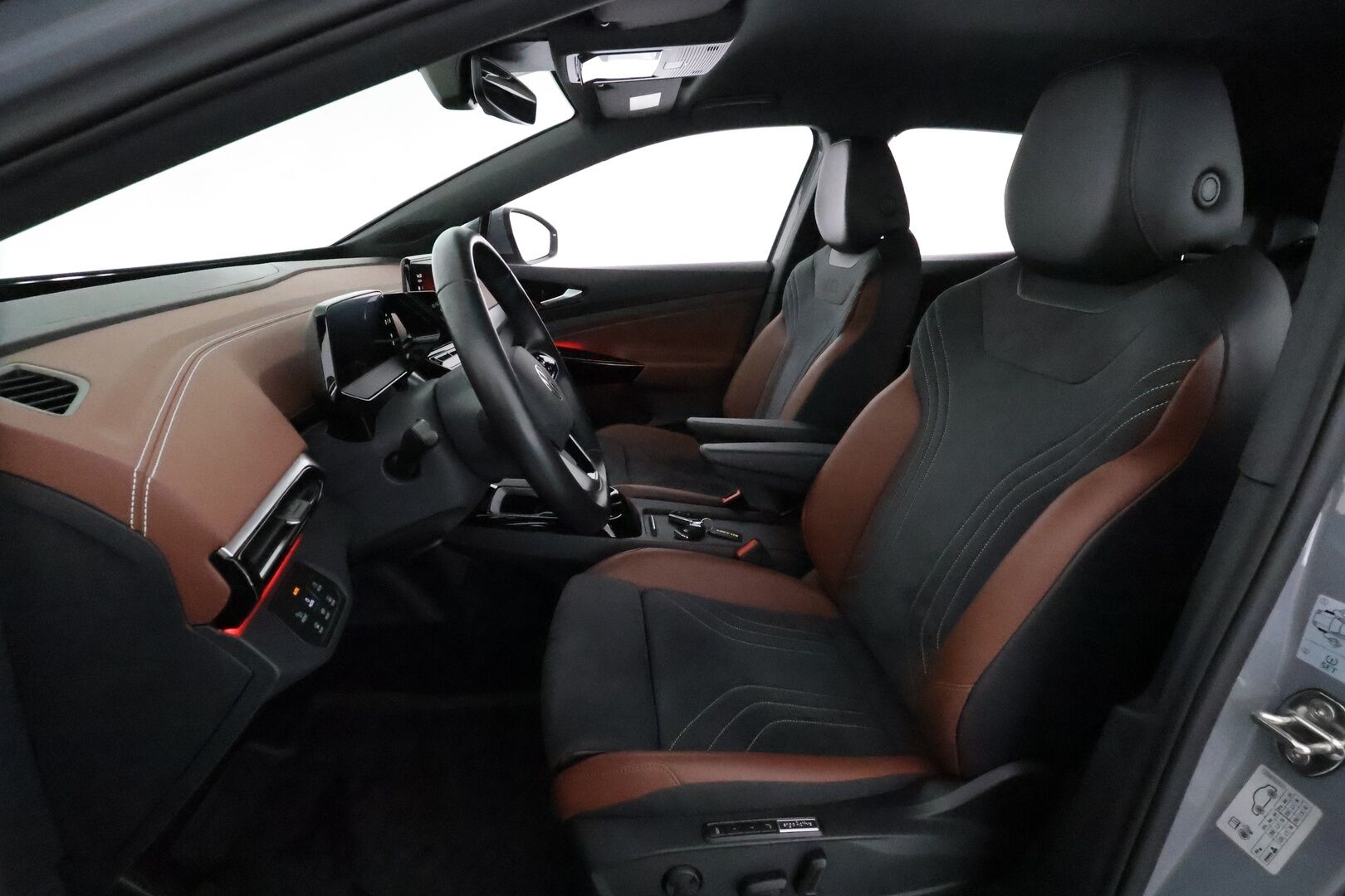 Volkswagen ID.4 2021 Pro Performance Tech 150 kW **ILP / ACC / Matrix-LED / P.kamera / Hierovat Sporttipenkit Muistilla /  Navi / Keyless** - 3,99 % KORKOTARJOUS TÄHÄN AUTOON 21.9. ASTI! - 1.om Suomi-auto / 2x Latauskaapelit / Kahdet Renkaat / Merkkihuollettu!