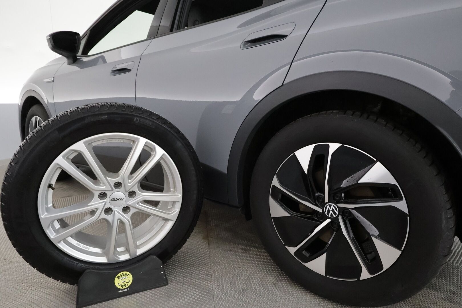 Volkswagen ID.4 2021 Pro Performance Tech 150 kW **ILP / ACC / Matrix-LED / P.kamera / Hierovat Sporttipenkit Muistilla /  Navi / Keyless** - 3,99 % KORKOTARJOUS TÄHÄN AUTOON 21.9. ASTI! - 1.om Suomi-auto / 2x Latauskaapelit / Kahdet Renkaat / Merkkihuollettu!