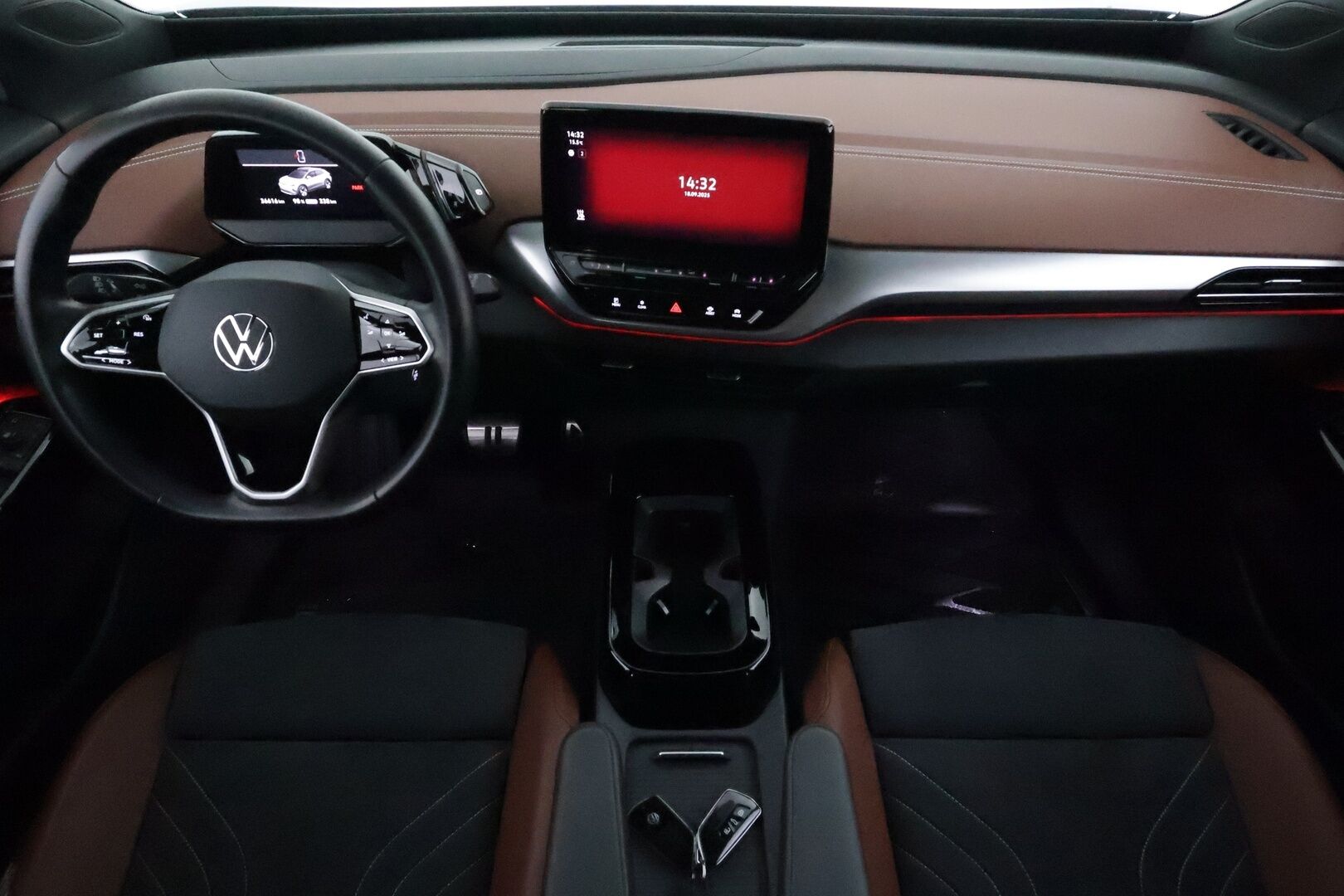 Volkswagen ID.4 2021 Pro Performance Tech 150 kW **ILP / ACC / Matrix-LED / P.kamera / Hierovat Sporttipenkit Muistilla /  Navi / Keyless** - 3,99 % KORKOTARJOUS TÄHÄN AUTOON 21.9. ASTI! - 1.om Suomi-auto / 2x Latauskaapelit / Kahdet Renkaat / Merkkihuollettu!