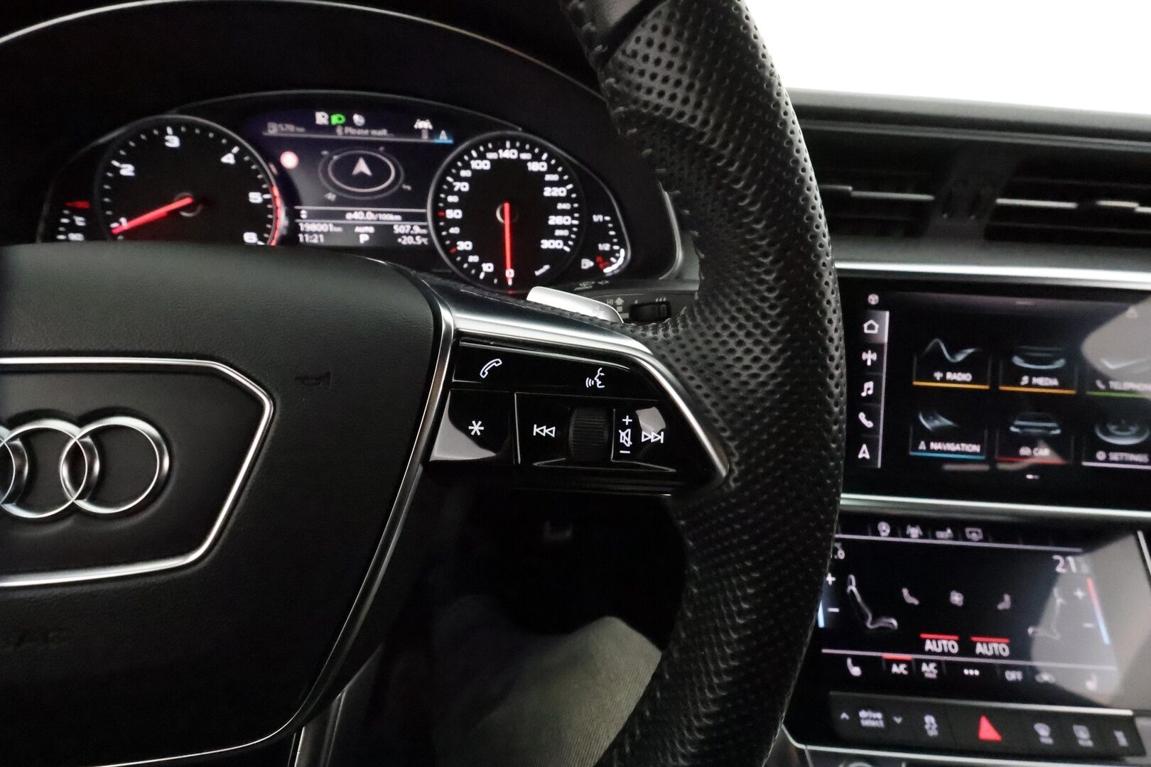 Audi A6 2019 Sedan S-line 40 TDI MHEV quattro S tronic *ACC / Webasto / Koukku / Puolinahat / LED / Navi* - Kahdet alumiinivanteet / Jakopää tehty 194tkm! / S-line