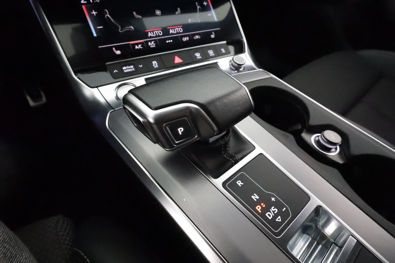 Audi A6 2019 Sedan S-line 40 TDI MHEV quattro S tronic *ACC / Webasto / Koukku / Puolinahat / LED / Navi* - Kahdet alumiinivanteet / Jakopää tehty 194tkm! / S-line