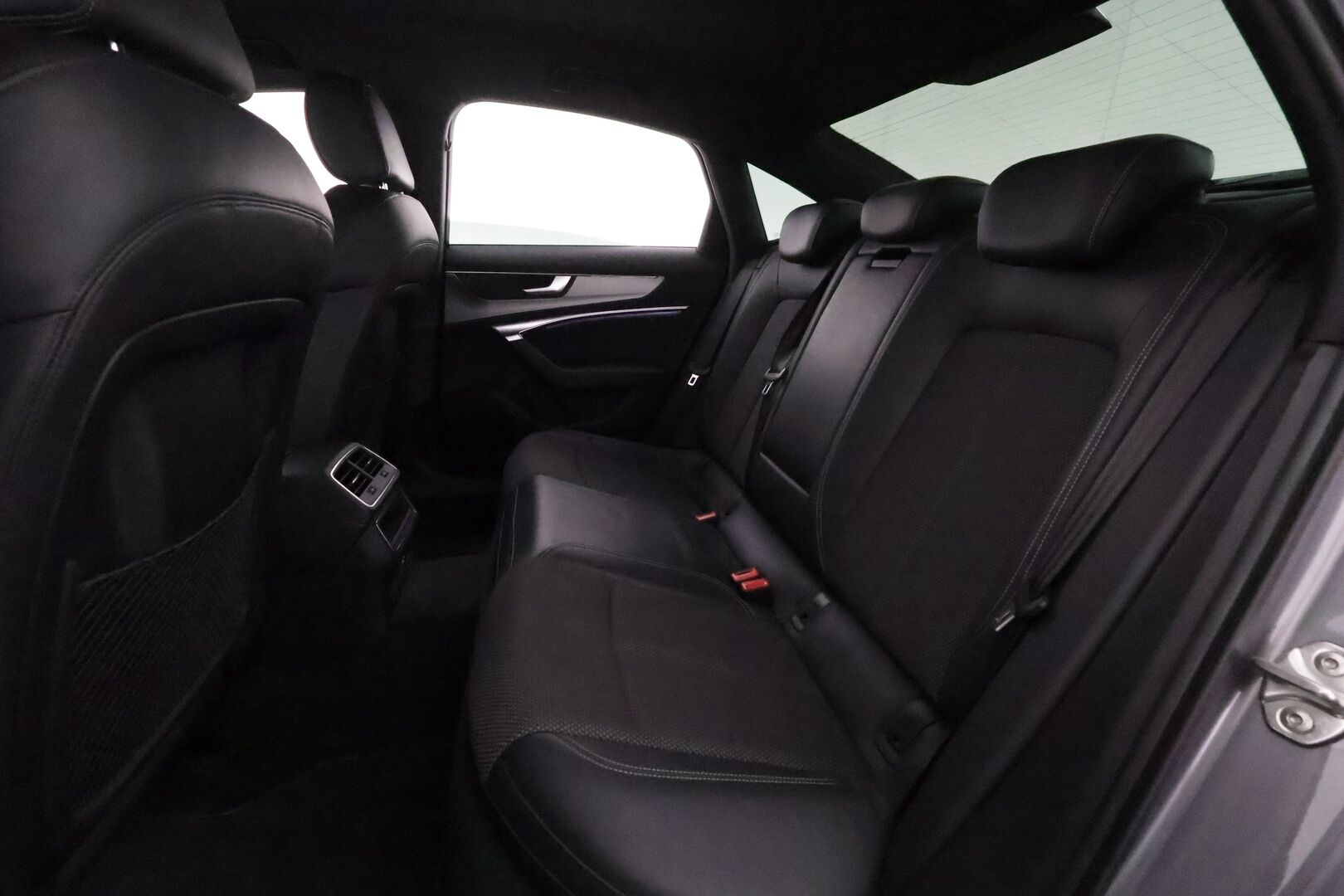 Audi A6 2019 Sedan S-line 40 TDI MHEV quattro S tronic **ACC / Webasto / Koukku / Puolinahat / LED / Navi** - Kahdet renkaat aluvanteilla