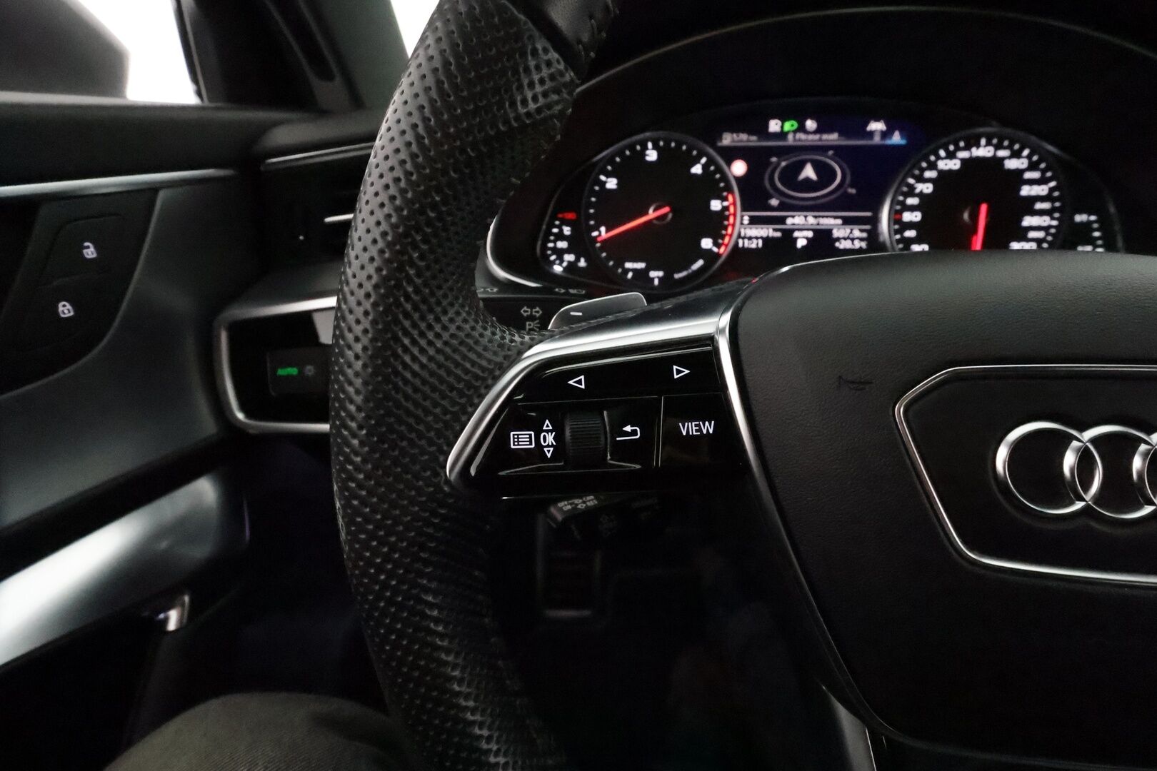 Audi A6 2019 Sedan S-line 40 TDI MHEV quattro S tronic **ACC / Webasto / Koukku / Puolinahat / LED / Navi** - Kahdet renkaat aluvanteilla