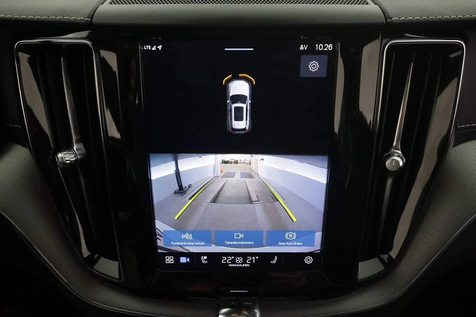 Volvo XC60 2022 T8 TwE AWD R-Design Edition aut * B&W / HUD / ACC / Muistipenkit / Full LED / P.kamera / Panorama / Webasto / Koukku * - 1.Om Suomi-auto / Kahdet renkaat aluvanteilla / Merkkihuollettu / Huippuvarusteet