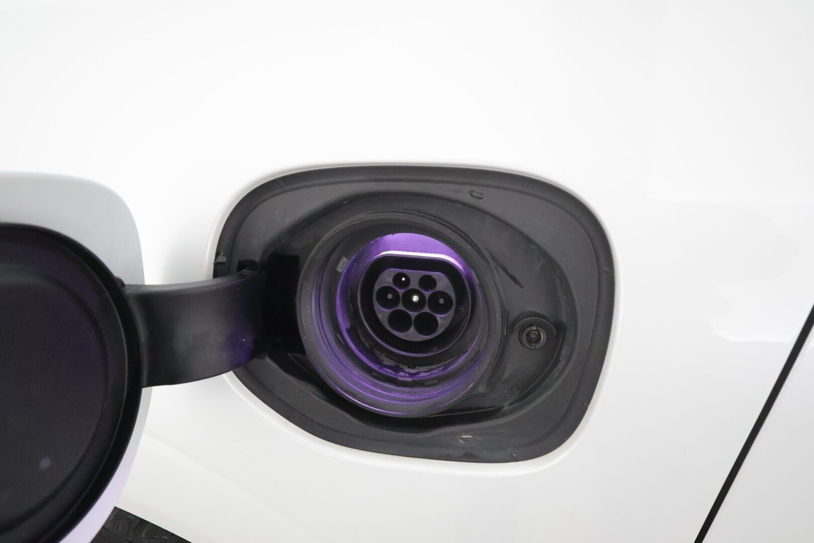 Volvo XC60 2022 T8 TwE AWD R-Design Edition aut * B&W / HUD / ACC / Muistipenkit / Full LED / P.kamera / Panorama / Webasto / Koukku * - 1.Om Suomi-auto / Kahdet renkaat aluvanteilla / Merkkihuollettu / Huippuvarusteet