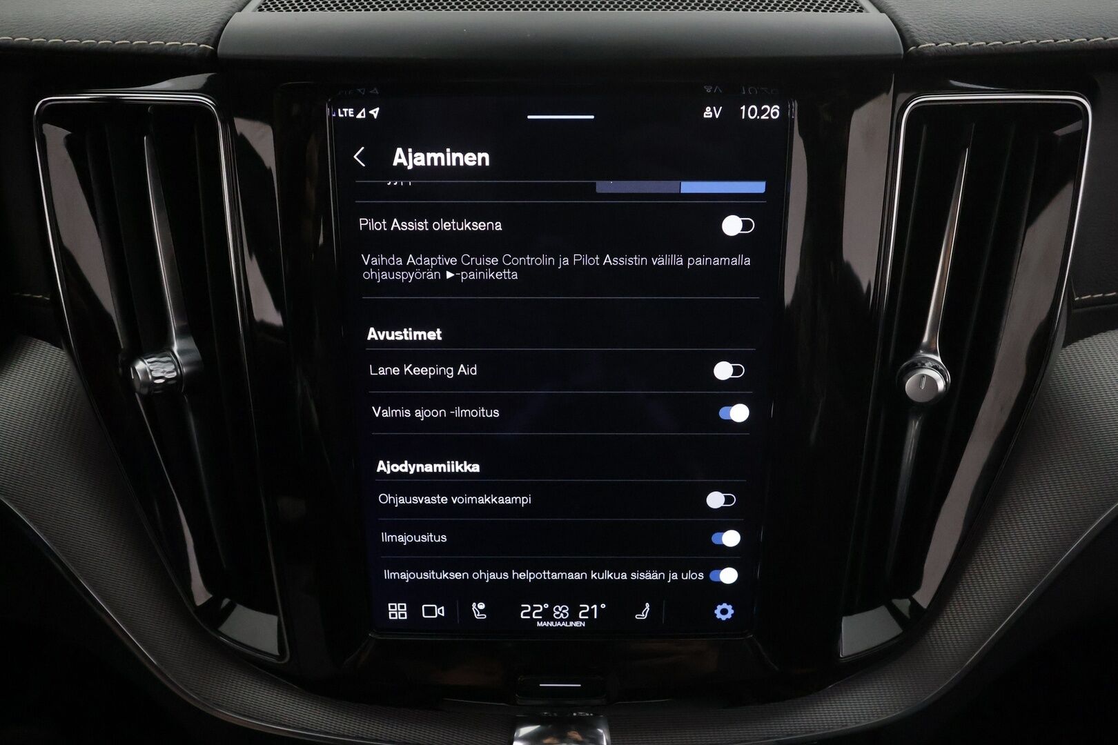 Volvo XC60 2022 T8 TwE AWD R-Design Edition aut * B&W / HUD / ACC / Muistipenkit / Full LED / P.kamera / Panorama / Webasto / Koukku * - 1.Om Suomi-auto / Kahdet renkaat aluvanteilla / Merkkihuollettu / Huippuvarusteet