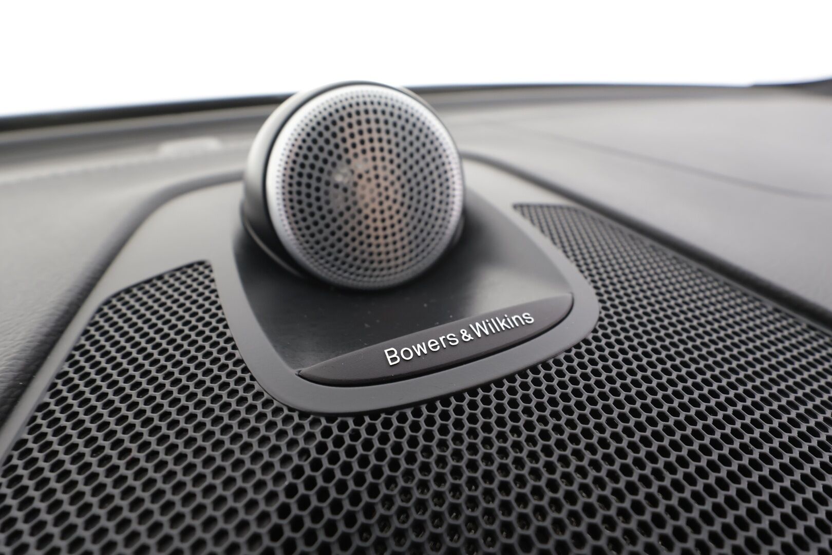 Volvo XC60 2022 T8 TwE AWD R-Design Edition aut * B&W / HUD / ACC / Muistipenkit / Full LED / P.kamera / Panorama / Webasto / Koukku * - 1.Om Suomi-auto / Kahdet renkaat aluvanteilla / Merkkihuollettu / Huippuvarusteet