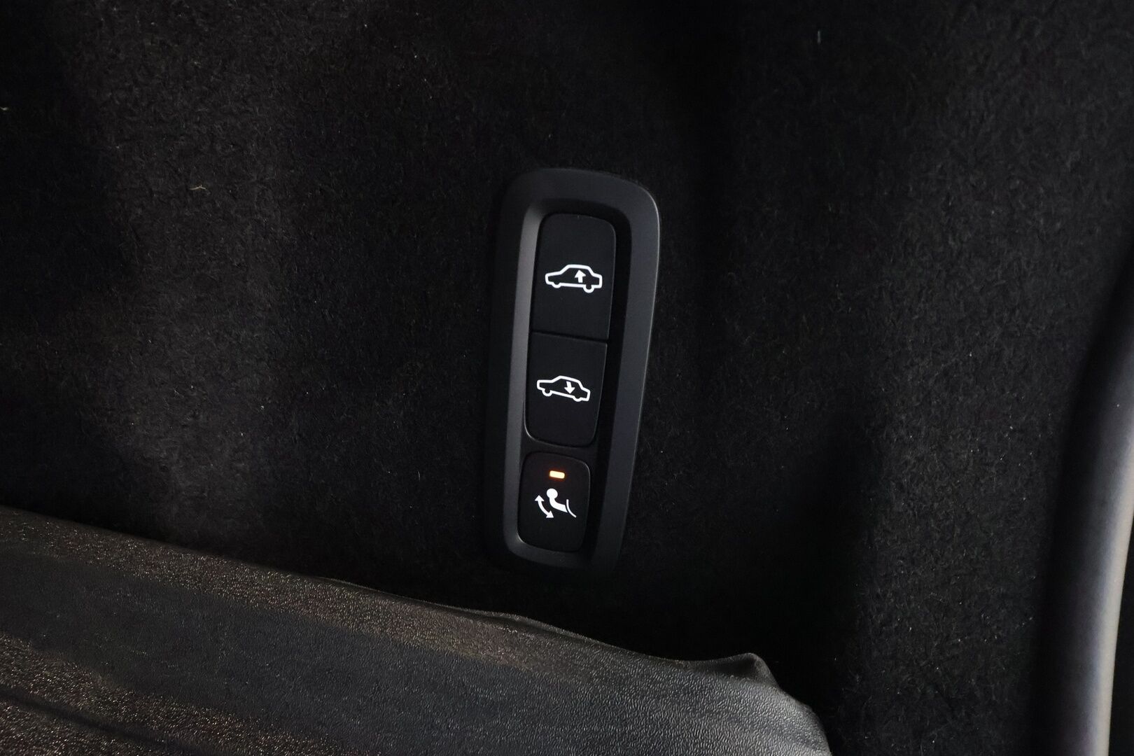 Volvo XC60 2022 T8 TwE AWD R-Design Edition aut * B&W / HUD / ACC / Muistipenkit / Full LED / P.kamera / Panorama / Webasto / Koukku * - 1.Om Suomi-auto / Kahdet renkaat aluvanteilla / Merkkihuollettu / Huippuvarusteet