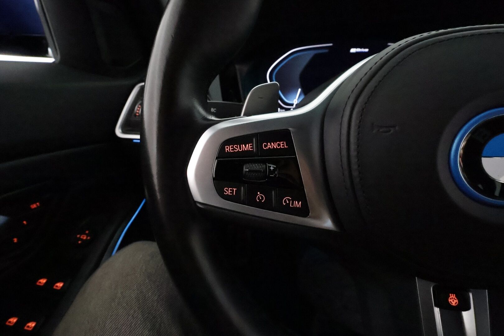 BMW 320 2022 G21 Touring 320e xDrive A Charged Edition M Sport / Muistipenkki / Digimittaristo / Navi / Vetokoukku / - Hifi / Tutkat / Live Cockpit Prof. / Comfort Access /