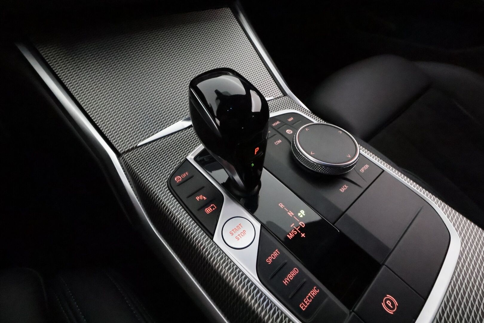 BMW 320 2022 G21 Touring 320e xDrive A Charged Edition M Sport / Muistipenkki / Digimittaristo / Navi / Vetokoukku / - Hifi / Tutkat / Live Cockpit Prof. / Comfort Access /