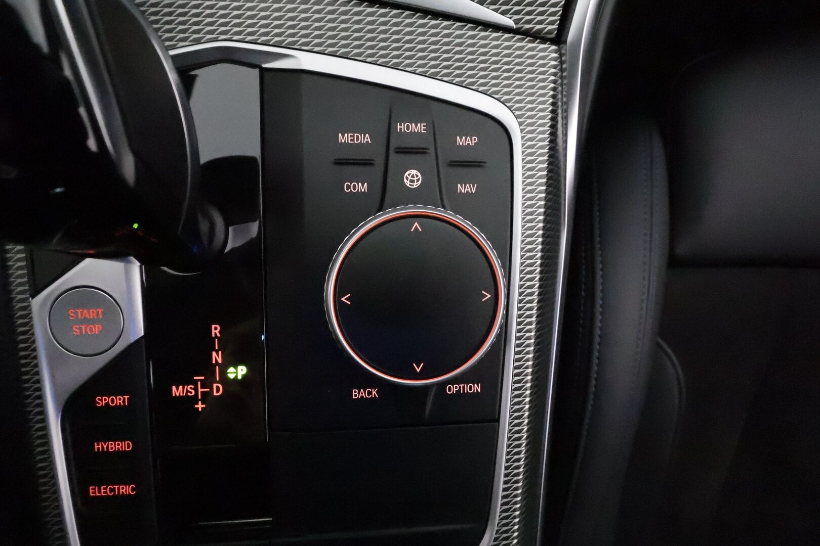 BMW 320 2022 G21 Touring 320e xDrive A Charged Edition M Sport / Muistipenkki / Digimittaristo / Navi / Vetokoukku / - Hifi / Tutkat / Live Cockpit Prof. / Comfort Access /