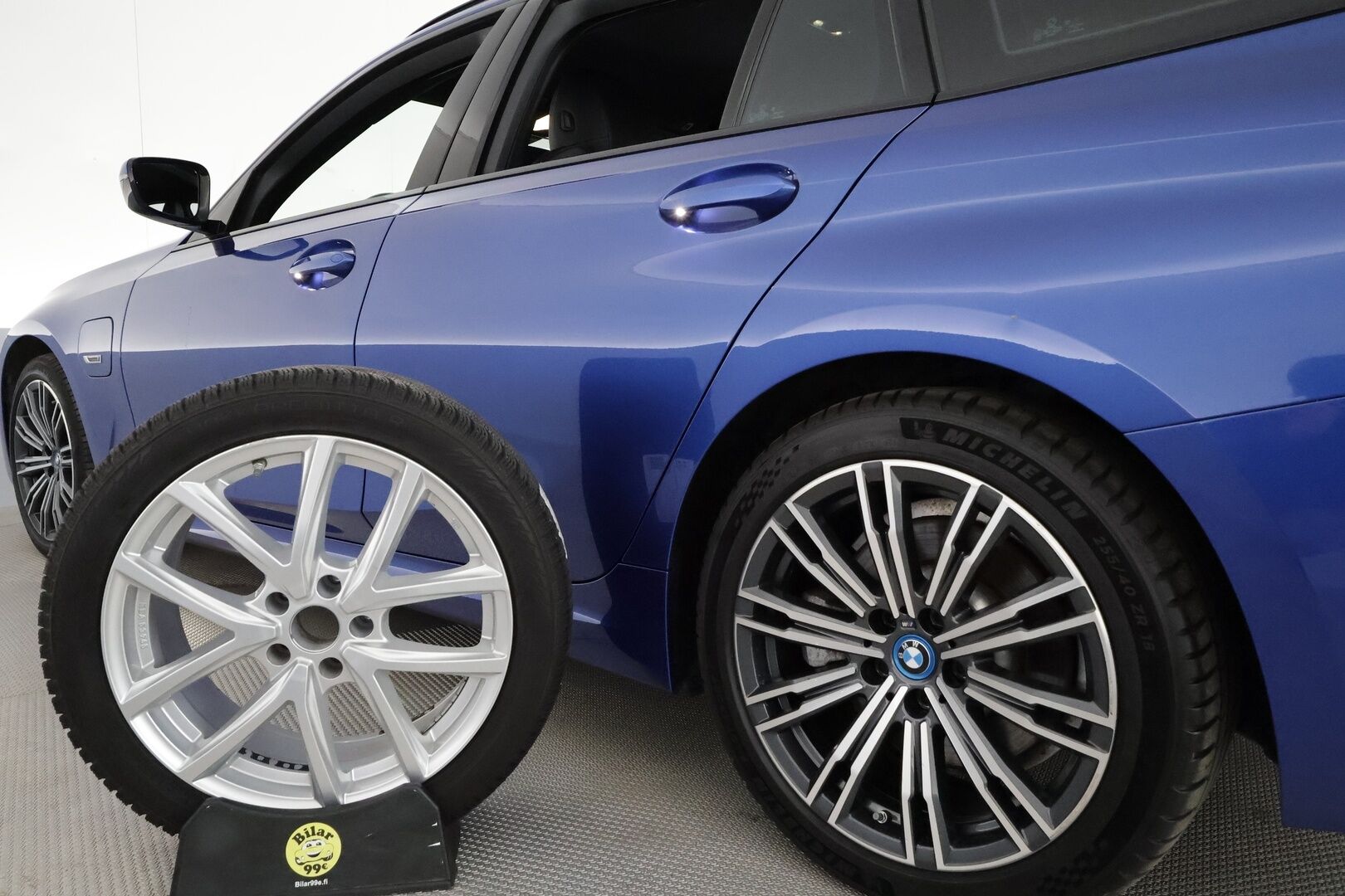 BMW 320 2022 G21 Touring 320e xDrive A Charged Edition M Sport / Muistipenkki / Digimittaristo / Navi / Vetokoukku / - Hifi / Tutkat / Live Cockpit Prof. / Comfort Access /