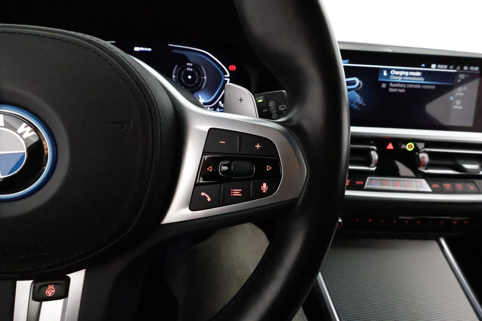 BMW 320 2022 G21 Touring 320e xDrive A Charged Edition M Sport / Muistipenkki / Digimittaristo / Navi / Vetokoukku / - Hifi / Tutkat / Live Cockpit Prof. / Comfort Access /