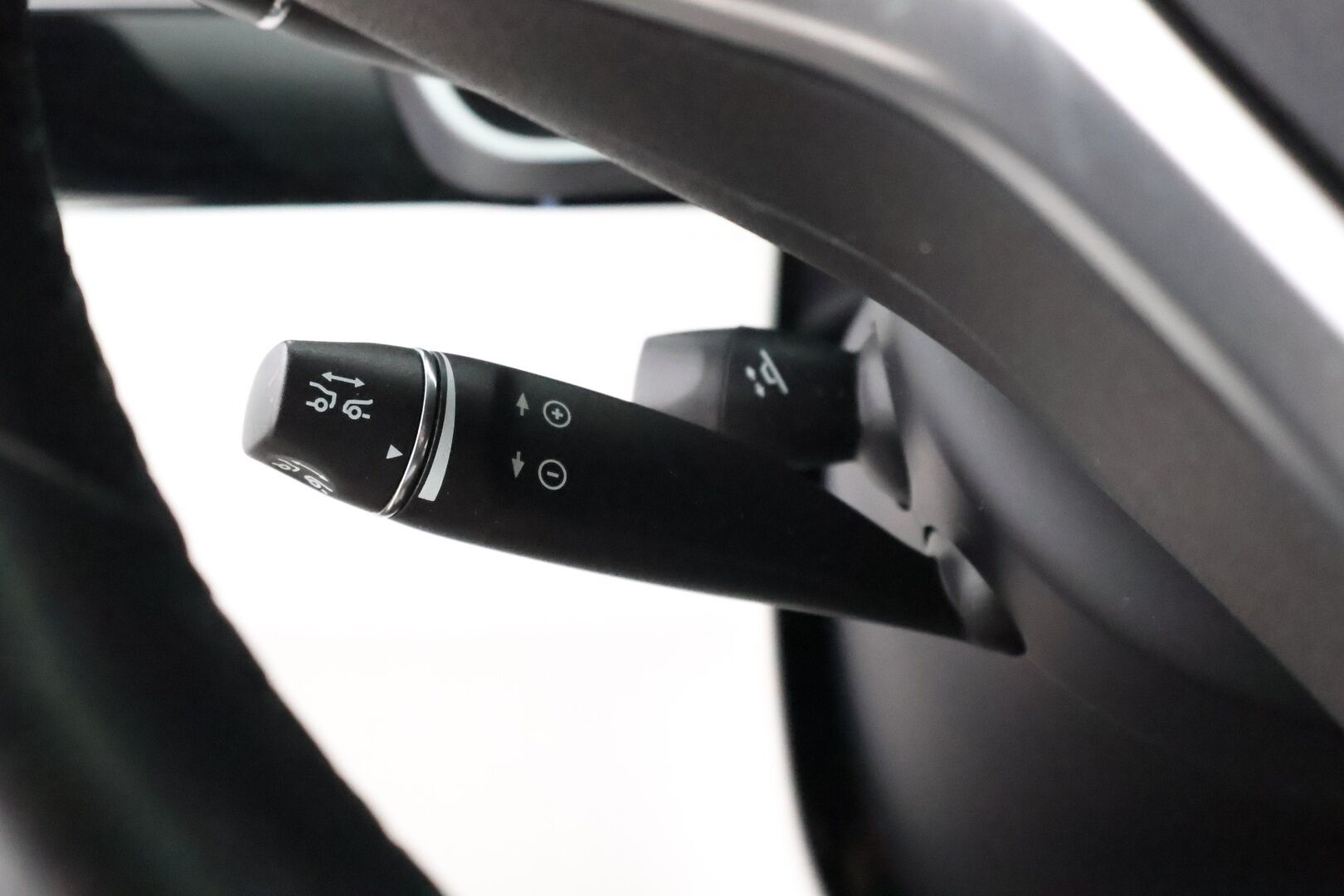 Tesla Model X 2016 75 D 7-Paikkainen - 7P / Vetokoukku / Imuovet / Vaalea Nahkasisusta / Lasikatto / Adapt.Vakkari / Akkutesti tehty!