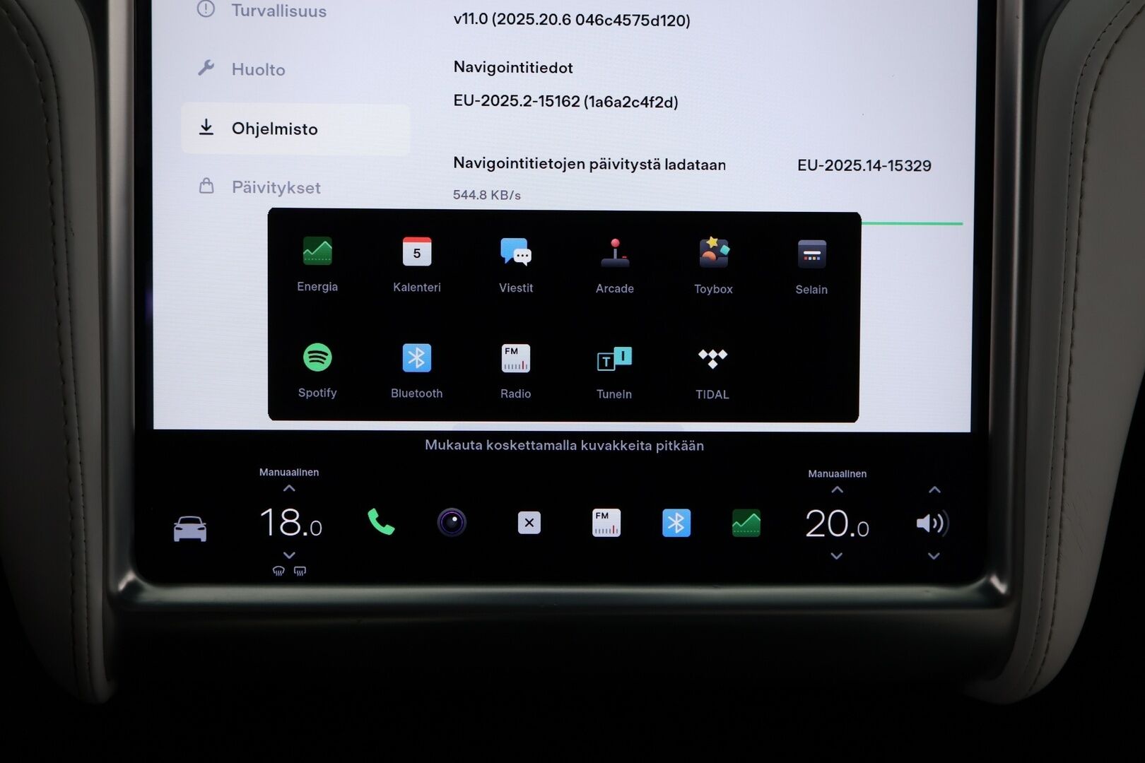 Tesla Model X 2016 75 D 7-Paikkainen - 7P / Vetokoukku / Imuovet / Vaalea Nahkasisusta / Lasikatto / Adapt.Vakkari / Akkutesti tehty!