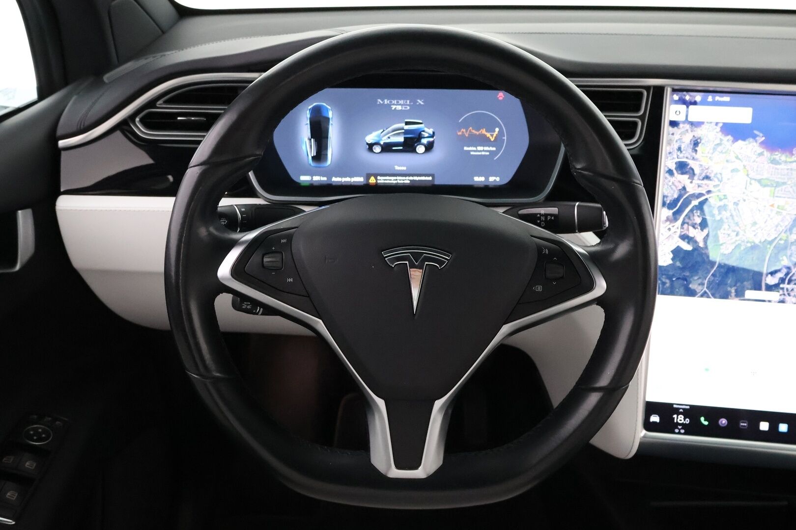 Tesla Model X 2016 75 D 7-Paikkainen - 7P / Vetokoukku / Imuovet / Vaalea Nahkasisusta / Lasikatto / Adapt.Vakkari / Akkutesti tehty!
