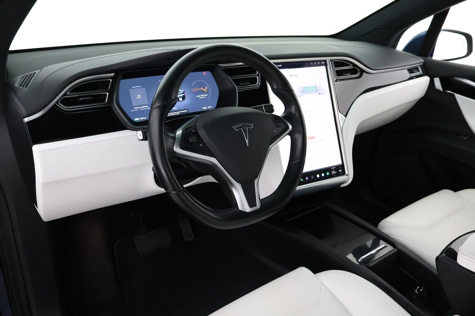 Tesla Model X 2016 75 D 7-Paikkainen - 7P / Vetokoukku / Imuovet / Vaalea Nahkasisusta / Lasikatto / Adapt.Vakkari / Akkutesti tehty!