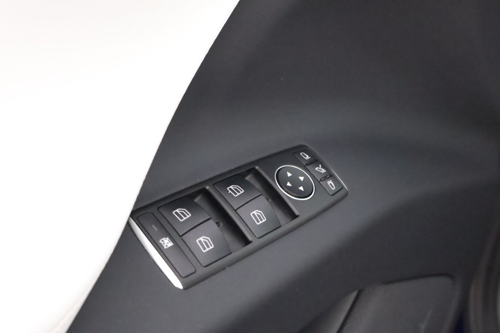 Tesla Model X 2016 75 D 7-Paikkainen - 7P / Vetokoukku / Imuovet / Vaalea Nahkasisusta / Lasikatto / Adapt.Vakkari / Akkutesti tehty!