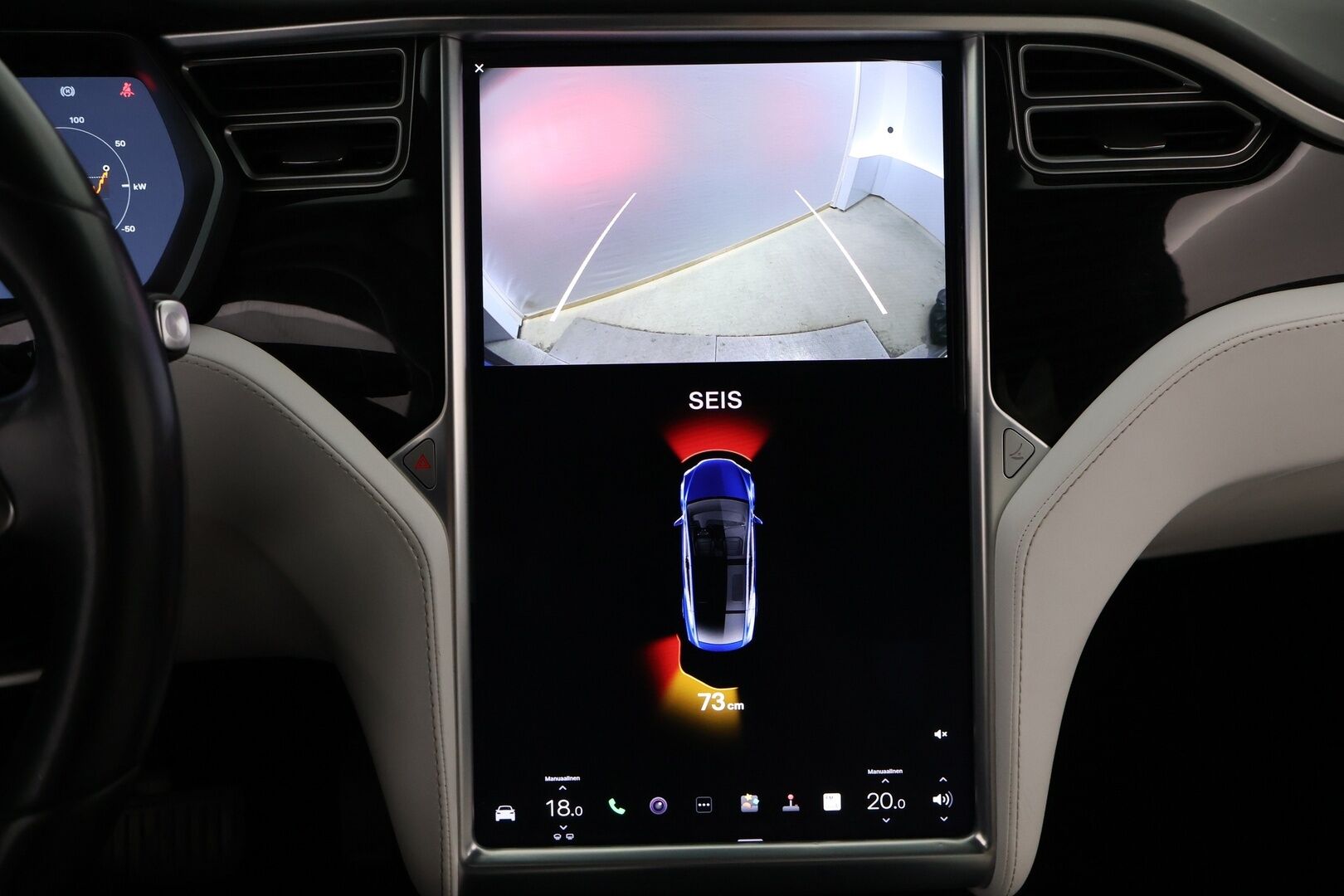 Tesla Model X 2016 75 D 7-Paikkainen - 7P / Vetokoukku / Imuovet / Vaalea Nahkasisusta / Lasikatto / Adapt.Vakkari / Akkutesti tehty!