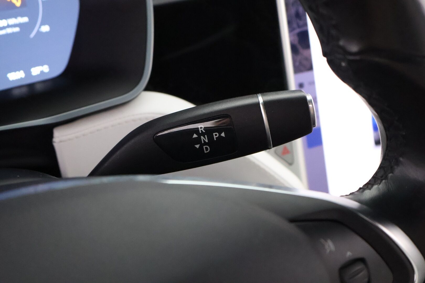 Tesla Model X 2016 75 D 7-Paikkainen - 7P / Vetokoukku / Imuovet / Vaalea Nahkasisusta / Lasikatto / Adapt.Vakkari / Akkutesti tehty!