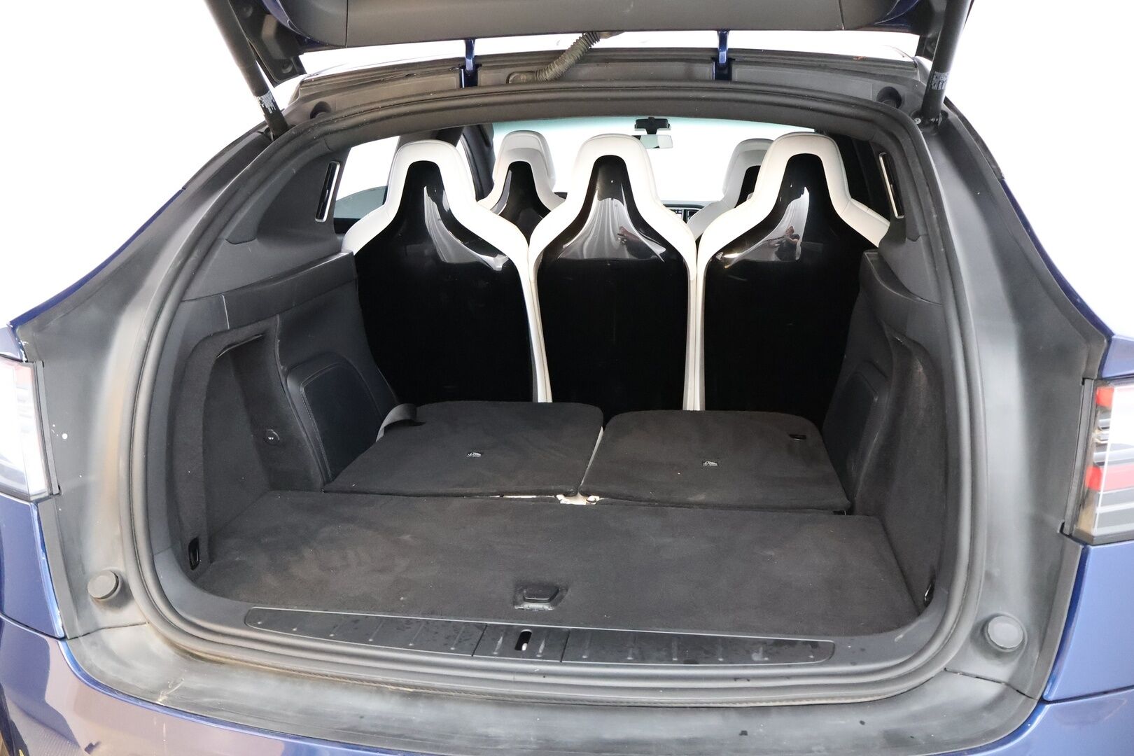 Tesla Model X 2016 75 D 7-Paikkainen - 7P / Vetokoukku / Imuovet / Vaalea Nahkasisusta / Lasikatto / Adapt.Vakkari / Akkutesti tehty!