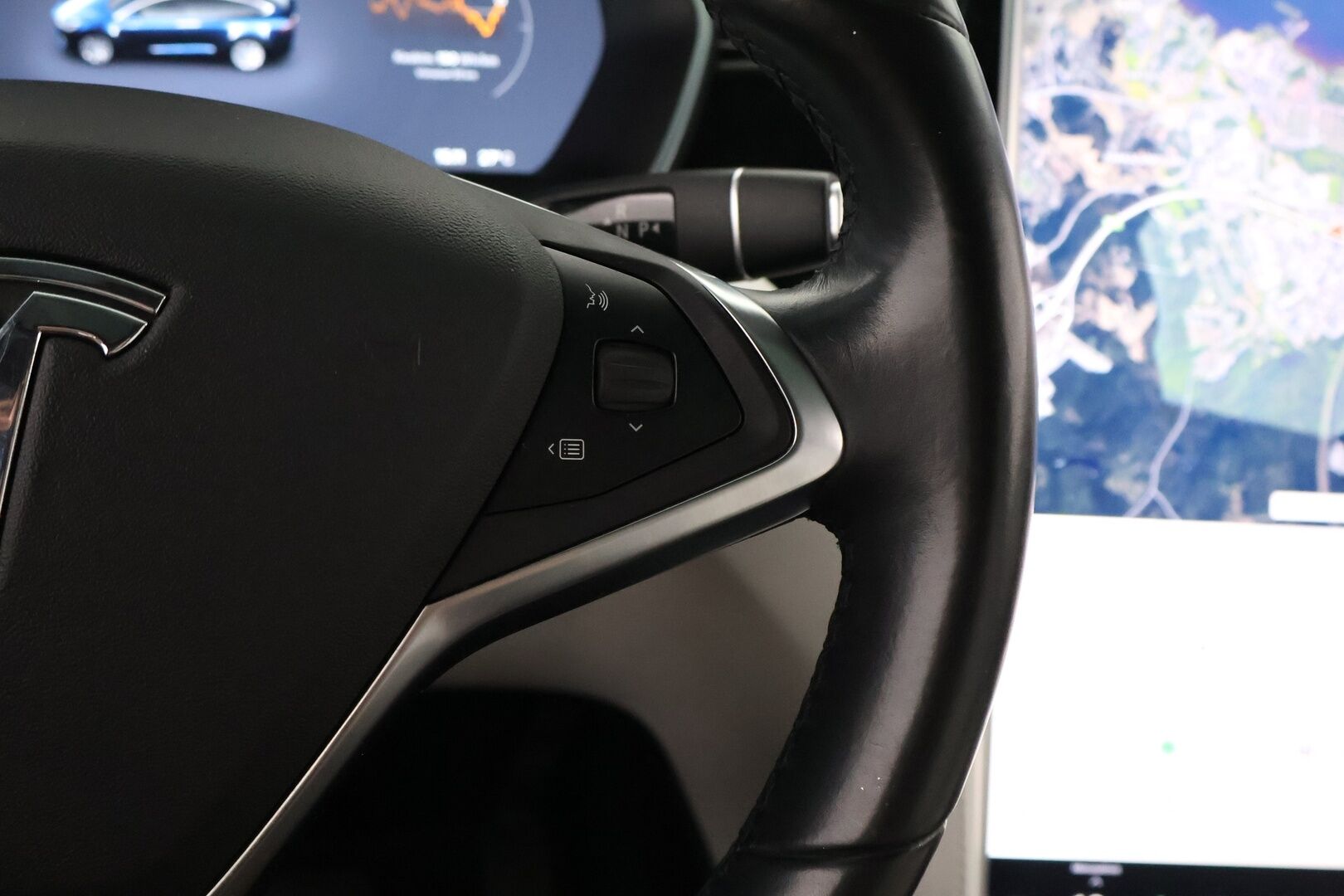 Tesla Model X 2016 75 D 7-Paikkainen - 7P / Vetokoukku / Imuovet / Vaalea Nahkasisusta / Lasikatto / Adapt.Vakkari / Akkutesti tehty!