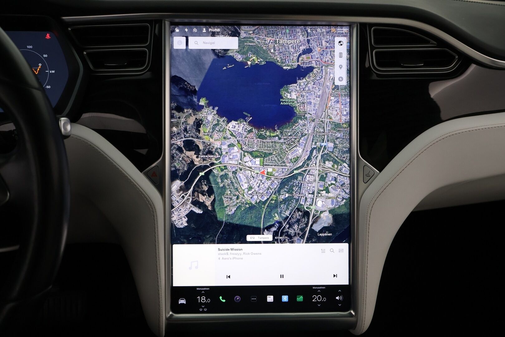 Tesla Model X 2016 75 D 7-Paikkainen - 7P / Vetokoukku / Imuovet / Vaalea Nahkasisusta / Lasikatto / Adapt.Vakkari / Akkutesti tehty!