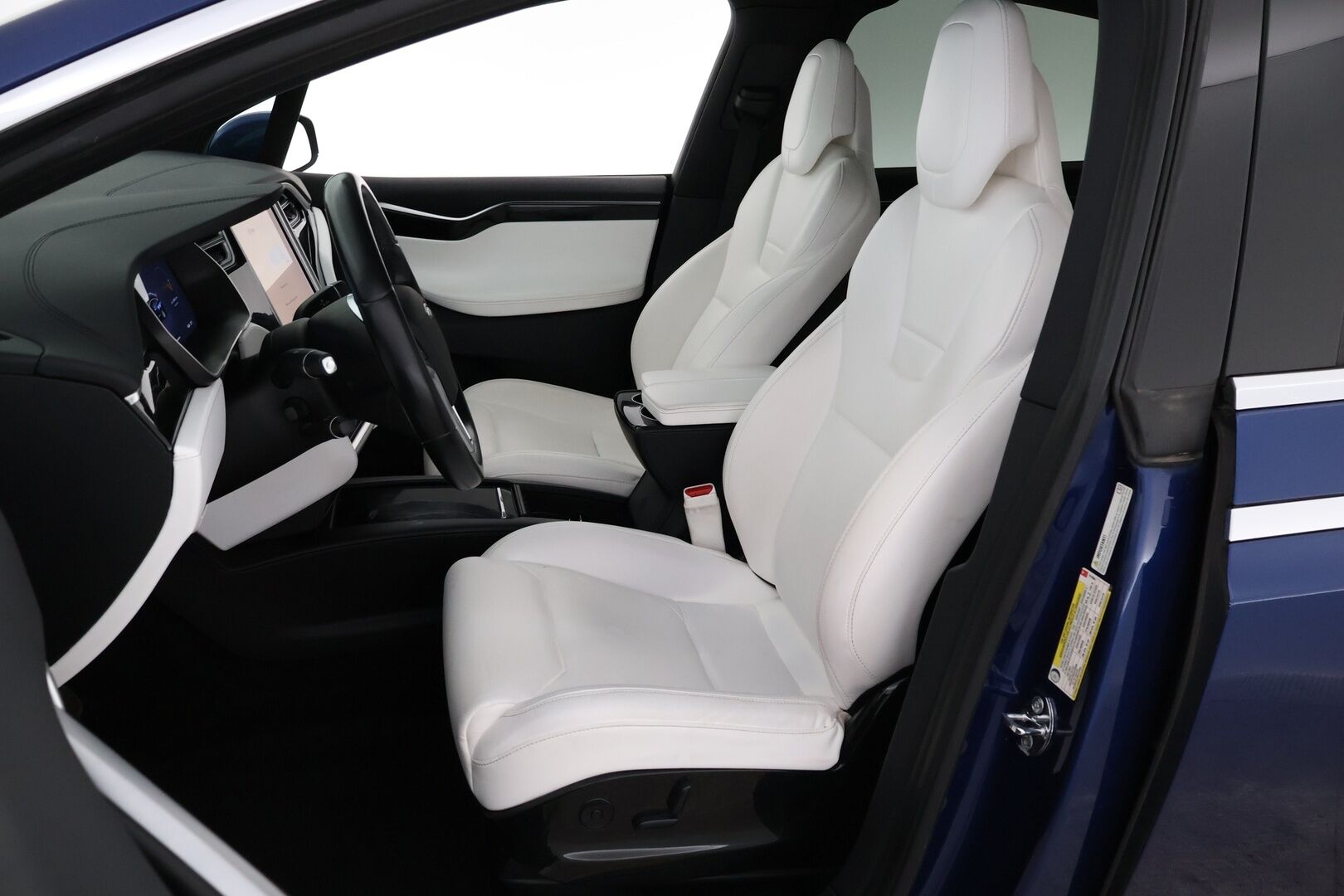 Tesla Model X 2016 75 D 7-Paikkainen - 7P / Vetokoukku / Imuovet / Vaalea Nahkasisusta / Lasikatto / Adapt.Vakkari / Akkutesti tehty!