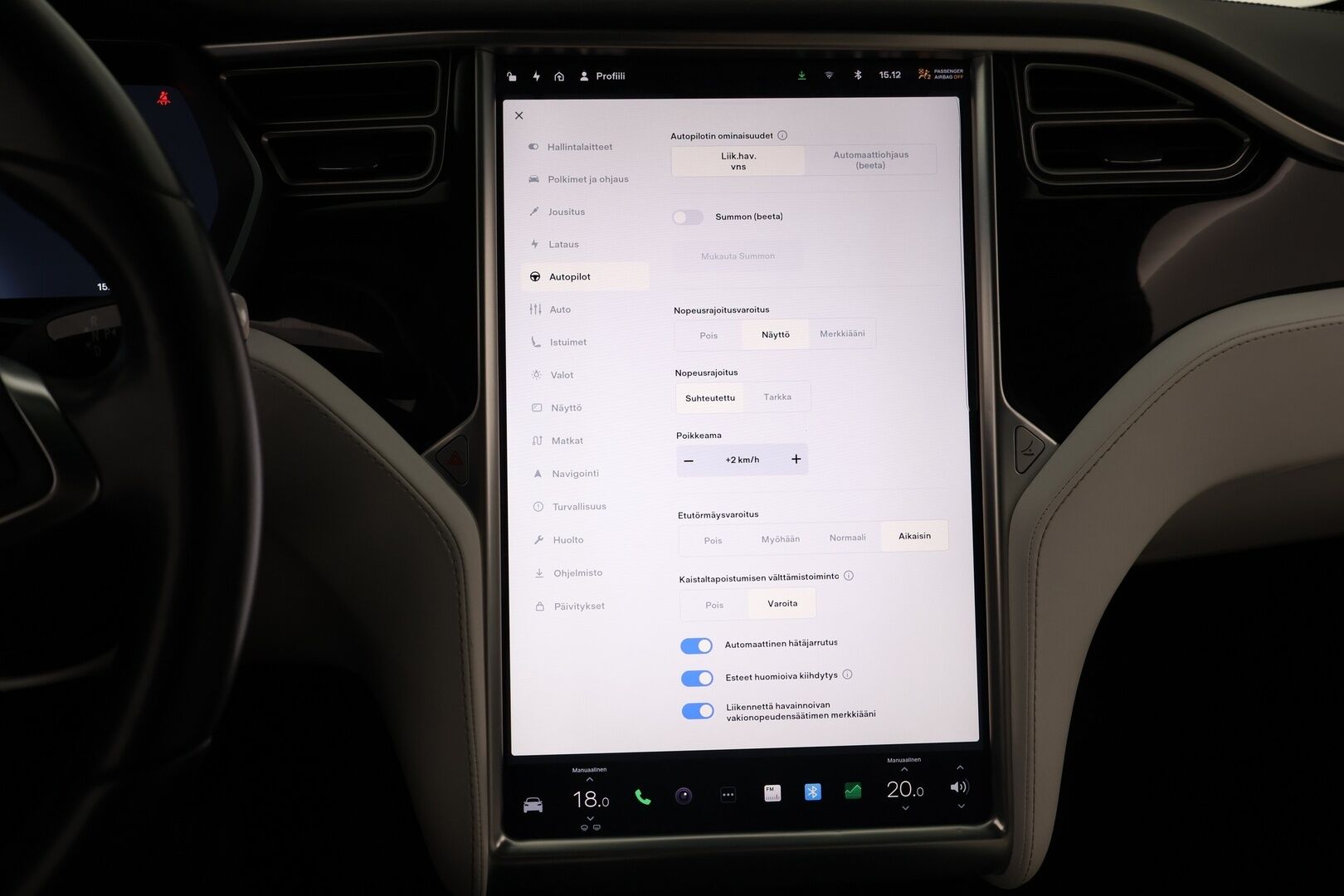 Tesla Model X 2016 75 D 7-Paikkainen - 7P / Vetokoukku / Imuovet / Vaalea Nahkasisusta / Lasikatto / Adapt.Vakkari / Akkutesti tehty!